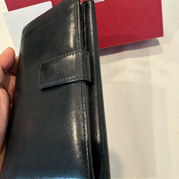 Authentic Salvatore Ferragamo wallet - Picture 11 of 13